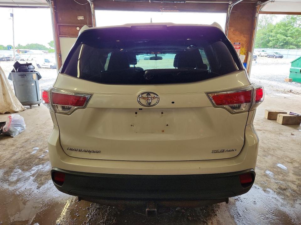 Photo 6 from auction – 2015 TOYOTA HIGHLANDER with VIN 5TDJKRFH2FS168681