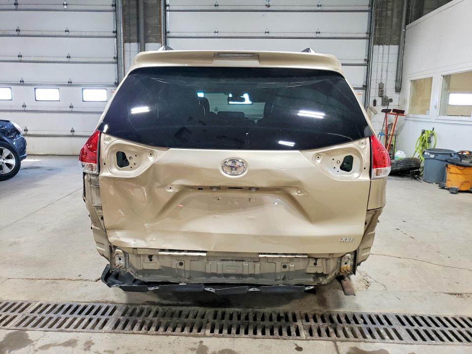 Photo 6 from auction – 2011 TOYOTA SIENNA with VIN 5TDYK3DC0BS066471