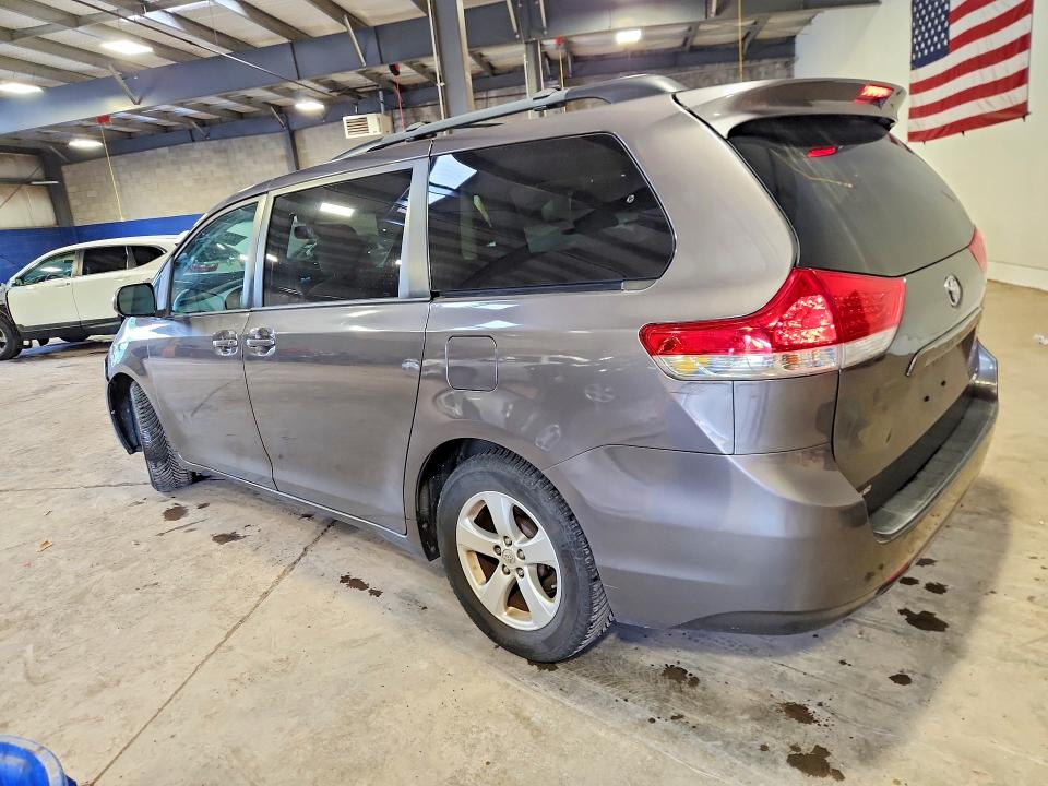 Photo 2 from auction – 2013 TOYOTA SIENNA with VIN 5TDKK3DC8DS376568