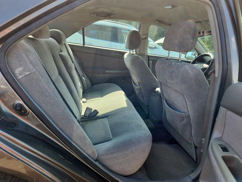 Photo 10 from auction – 2004 TOYOTA CAMRY with VIN 4T1BF32K14U587150