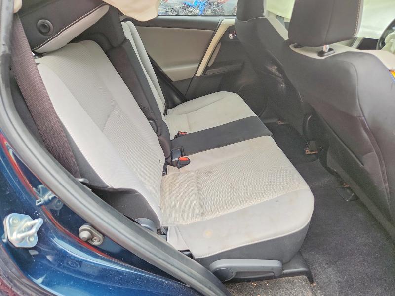 Photo 11 from auction – 2018 TOYOTA RAV4 with VIN JTMRFREV6JJ233942