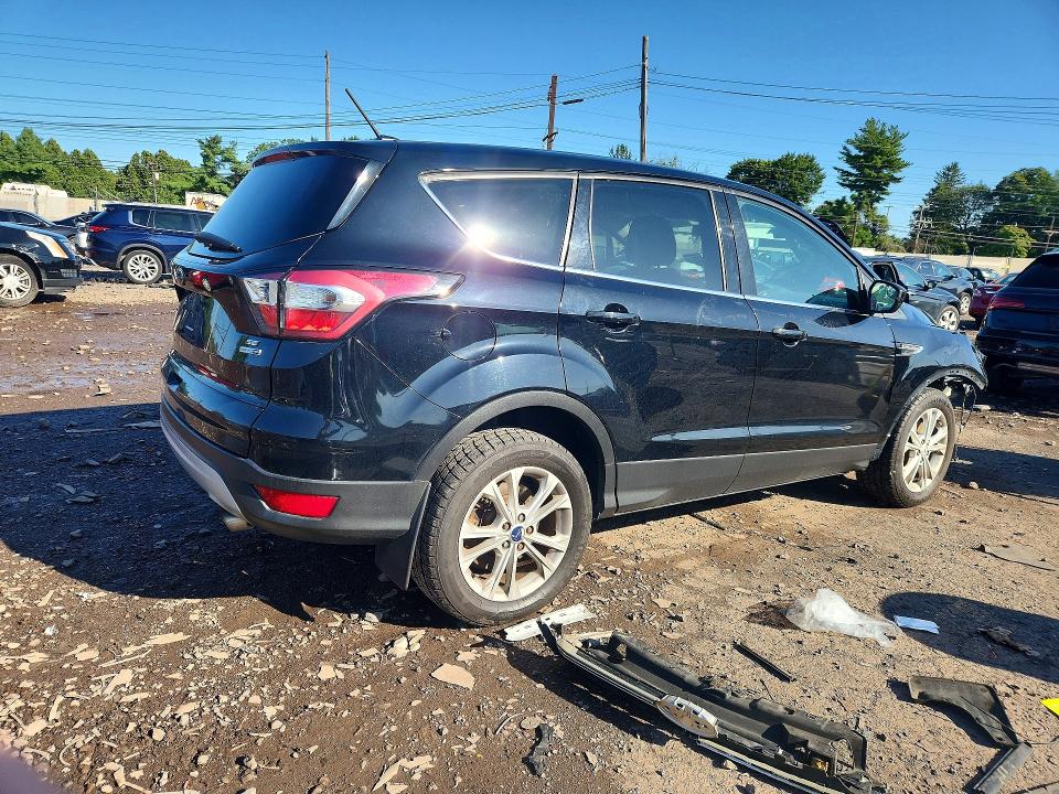 Photo 3 from auction – 2017 FORD ESCAPE with VIN 1FMCU9GD4HUC74655