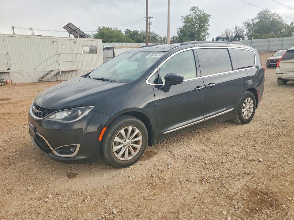 CHRYSLER PACIFICA 2017 with VIN 2C4RC1BG4HR543867 - Photo from auction