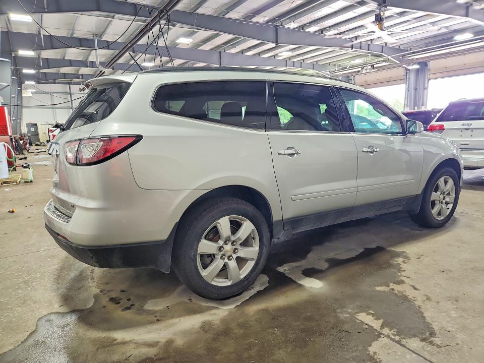 Photo 3 from auction – 2017 CHEVROLET TRAVERSE with VIN 1GNKVGKD0HJ225793