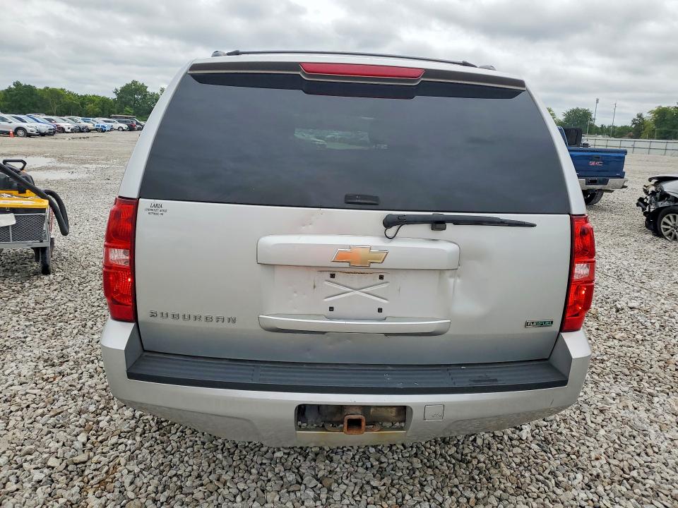 Photo 6 from auction – 2011 CHEVROLET SUBURBAN with VIN 1GNSKHE35BR367101