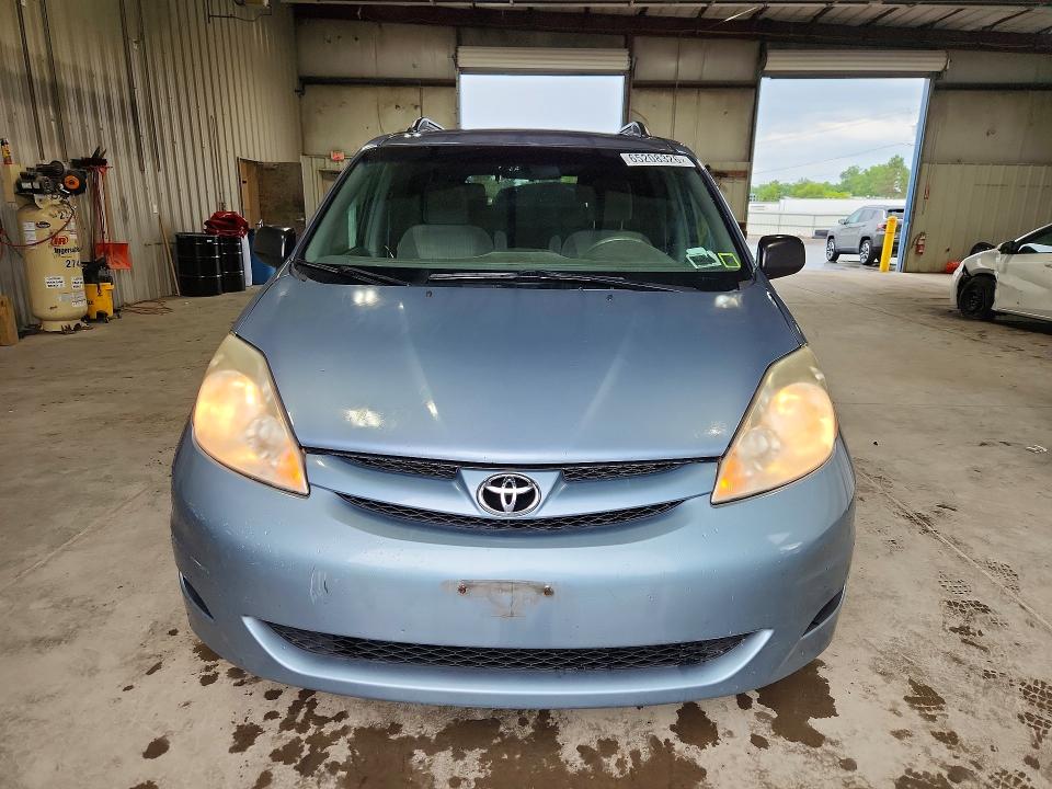 Photo 5 from auction – 2010 TOYOTA SIENNA with VIN 5TDJK4CC2AS029087