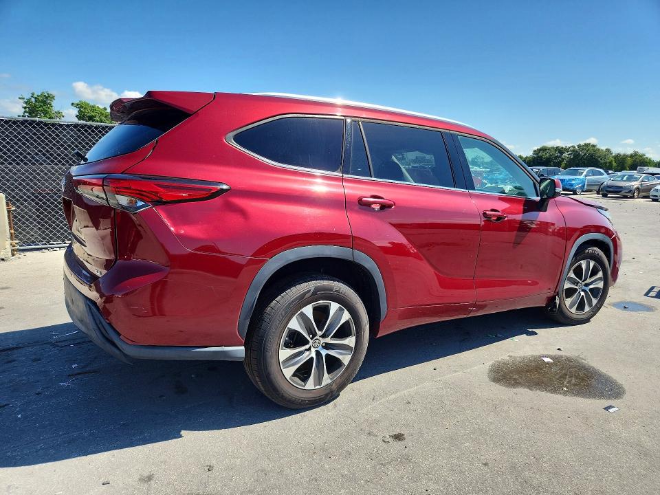 Photo 3 from auction – 2021 TOYOTA HIGHLANDER with VIN 5TDGZRAH7MS080185