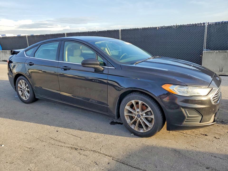 Photo 4 from auction – 2019 FORD FUSION with VIN 3FA6P0HD2KR154358