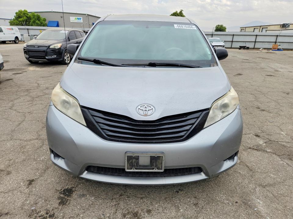 Photo 5 from auction – 2011 TOYOTA SIENNA with VIN 5TDKA3DCXBS008019