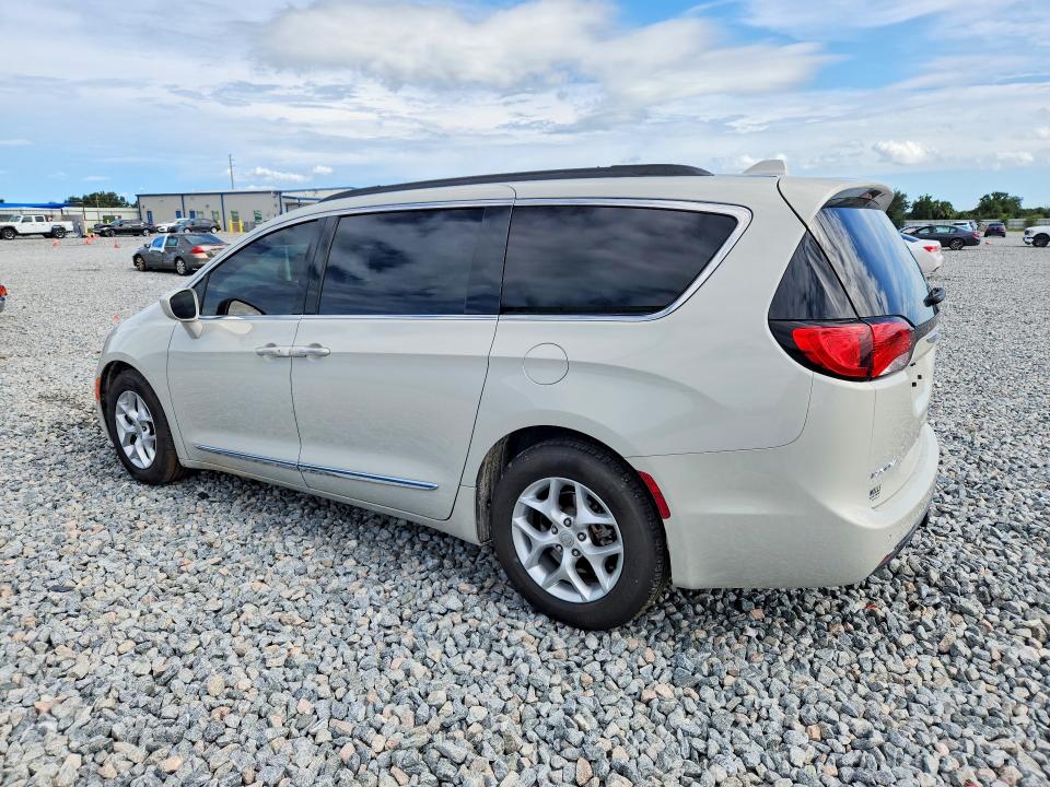 Photo 2 from auction – 2017 CHRYSLER PACIFICA with VIN 2C4RC1BG8HR610597