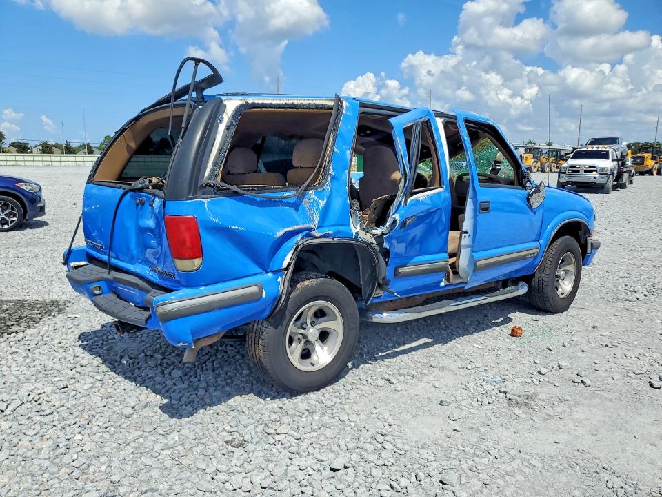 Photo 3 from auction – 1999 CHEVROLET BLAZER with VIN 1GNCS13W4XK149062