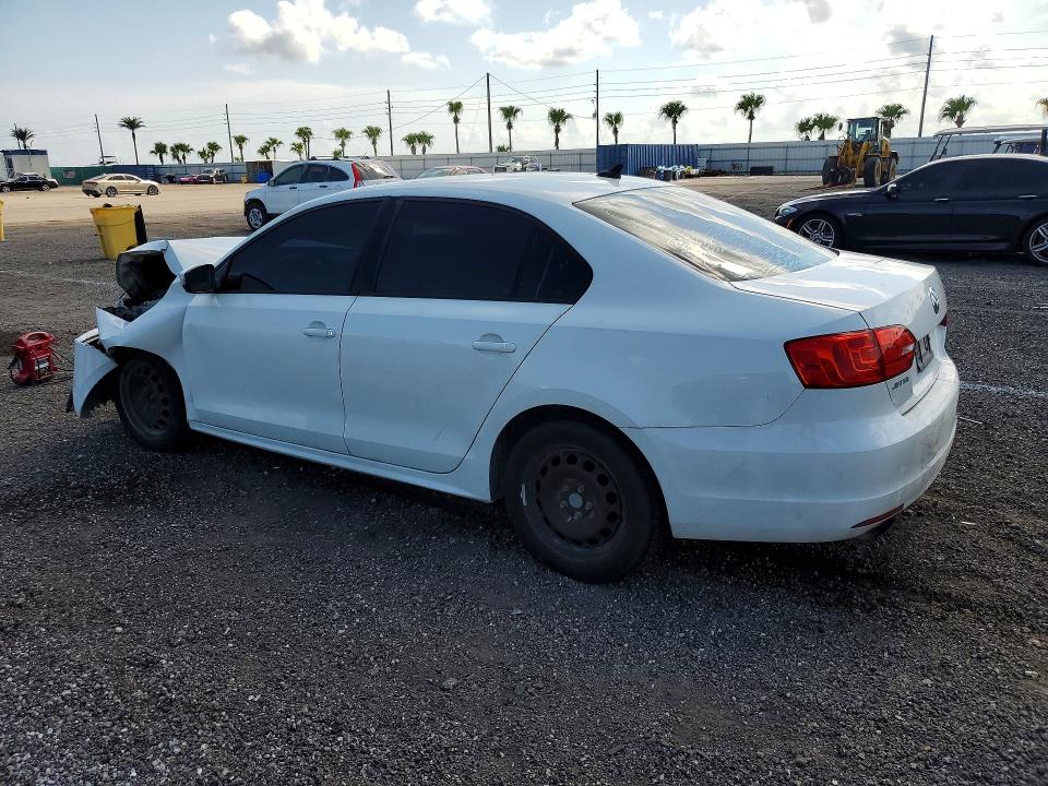 Photo 2 from auction – 2014 VOLKSWAGEN JETTA with VIN 3VWB17AJ3EM325796