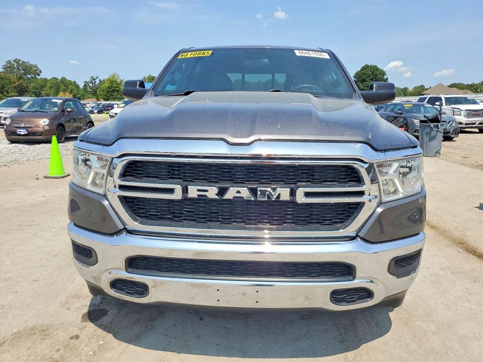 صورة رقم 5 من المزاد - 2023 RAM 1500 مع VIN 1C6RRFGG8PN639685