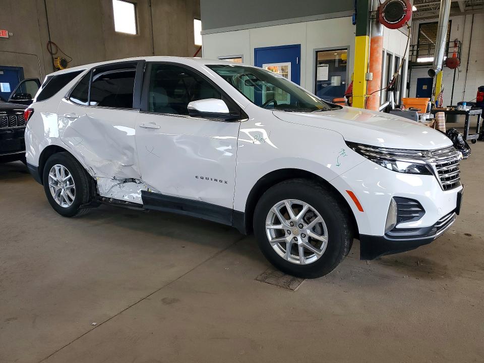 Photo 4 from auction – 2024 CHEVROLET EQUINOX with VIN 3GNAXUEG2RL302054