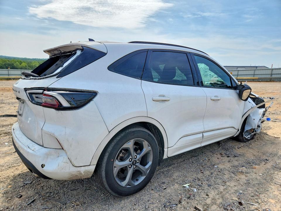 Photo 3 from auction – 2023 FORD ESCAPE with VIN 1FMCU0MN0PUA97965