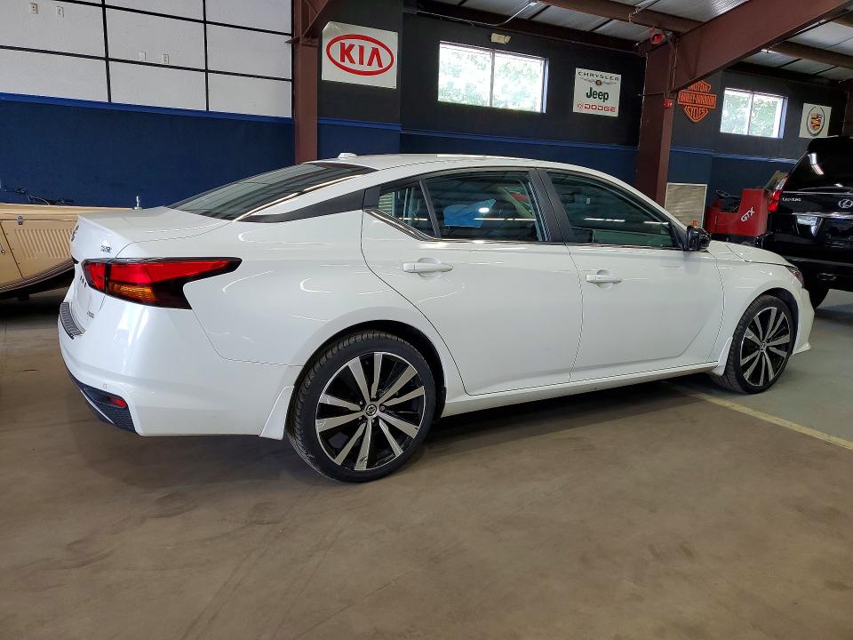 Photo 3 from auction – 2021 NISSAN ALTIMA with VIN 1N4BL4CW1MN307666