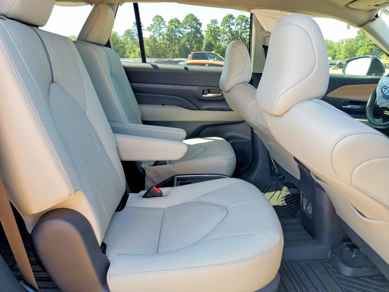 Photo 11 from auction – 2024 TOYOTA GRAND HIGHLANDER with VIN 5TDAAAB50RS043571