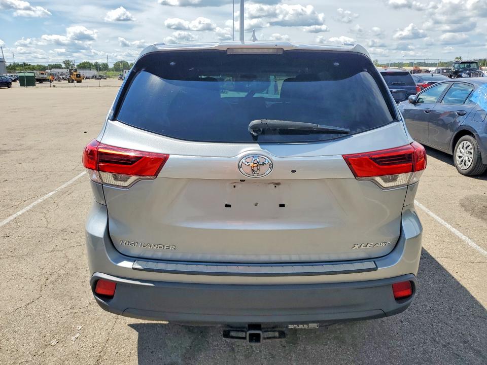 Photo 6 from auction – 2017 TOYOTA HIGHLANDER with VIN 5TDJZRFH2HS389227