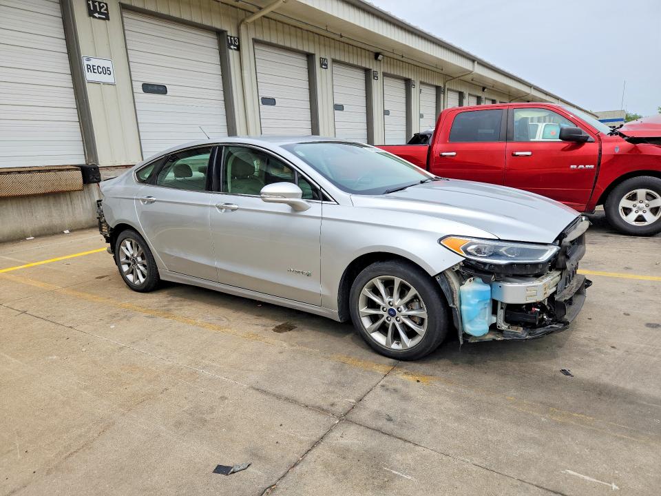 Снимка 4 от търг – 2017 FORD FUSION с VIN 3FA6P0LU2HR183195