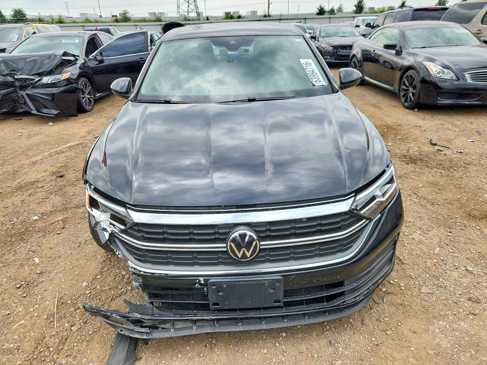 Photo 5 from auction – 2024 VOLKSWAGEN JETTA with VIN 3VW5M7BU1RM101770