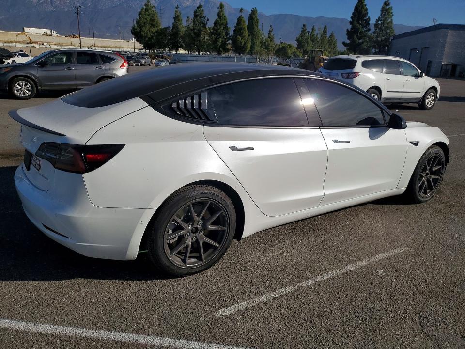 صورة رقم 3 من المزاد - 2022 TESLA MODEL 3 مع VIN 5YJ3E1EBXNF222276