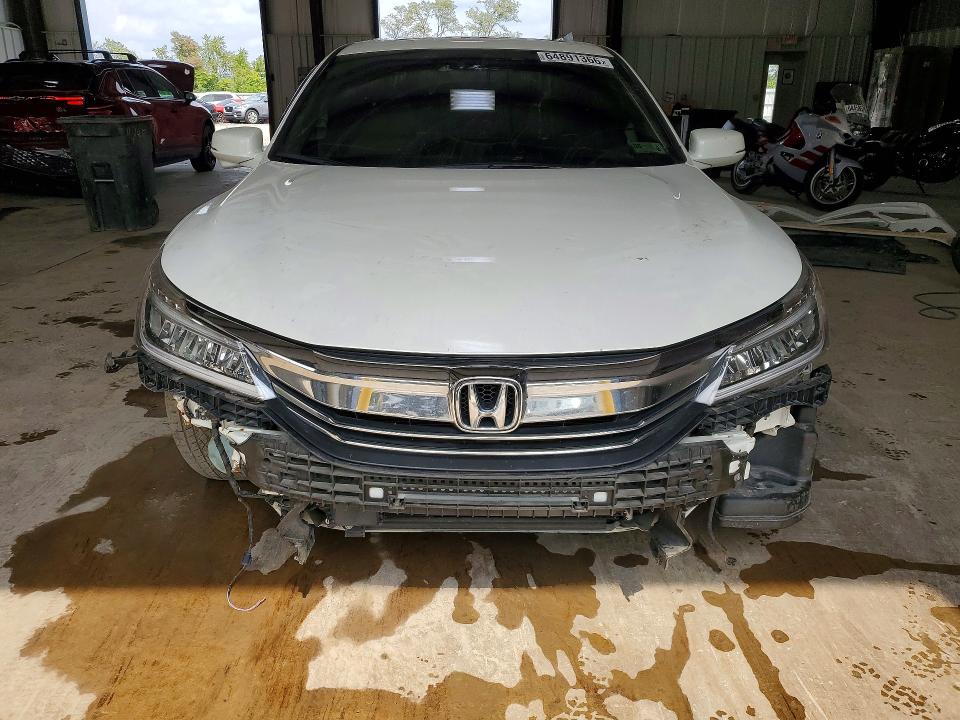 Photo 5 from auction – 2017 HONDA ACCORD with VIN 1HGCR3F91HA012689