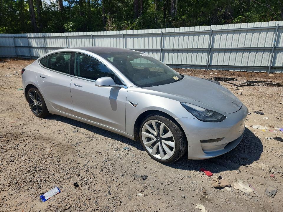 Foto 4 de la subasta – 2018 TESLA MODEL 3 con VIN 5YJ3E1EB3JF069170