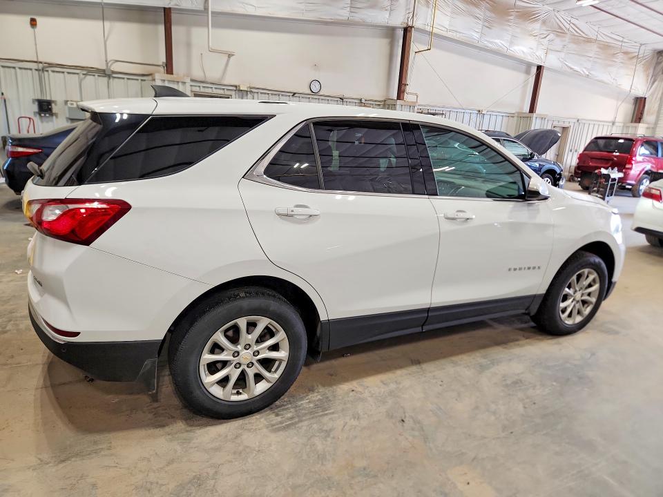 Photo 3 from auction – 2019 CHEVROLET EQUINOX with VIN 2GNAXUEV1K6143634