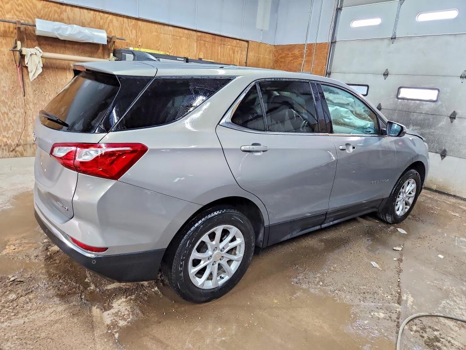 Photo 3 from auction – 2019 CHEVROLET EQUINOX with VIN 3GNAXUEV2KS572878