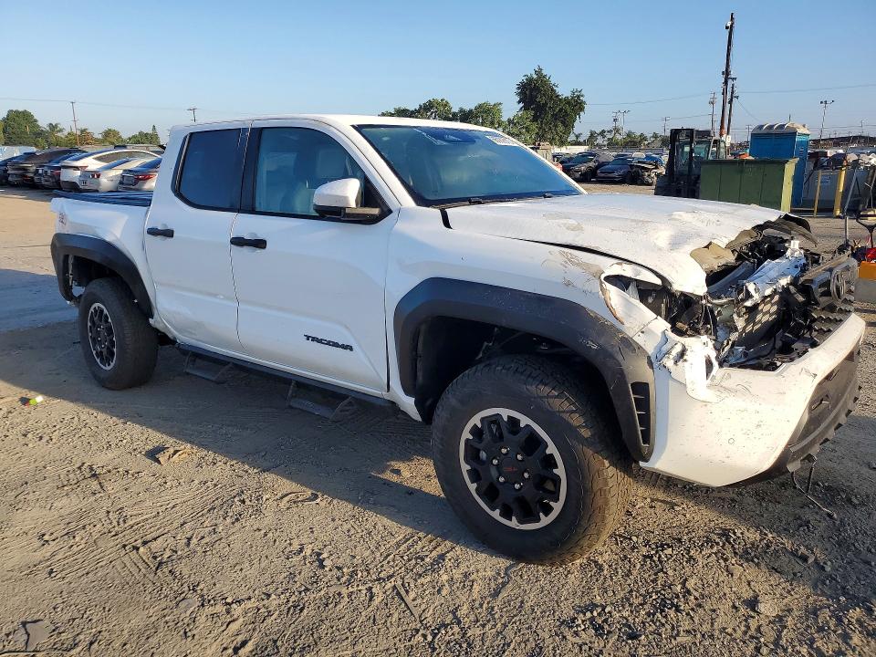 Photo 4 from auction – 2025 TOYOTA TACOMA with VIN 3TMLB5JN7SM121803