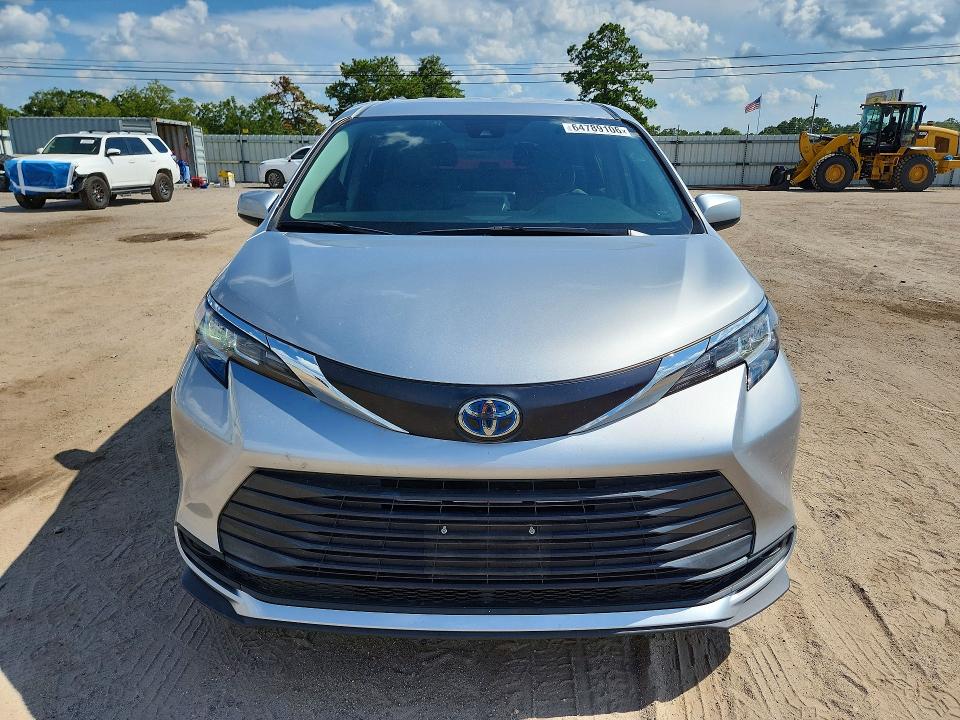 Photo 5 from auction – 2022 TOYOTA SIENNA with VIN 5TDKRKEC0NS120821