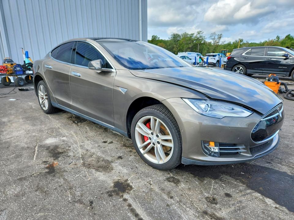 Photo 4 from auction – 2015 TESLA MODEL S with VIN 5YJSA1H45FF089187