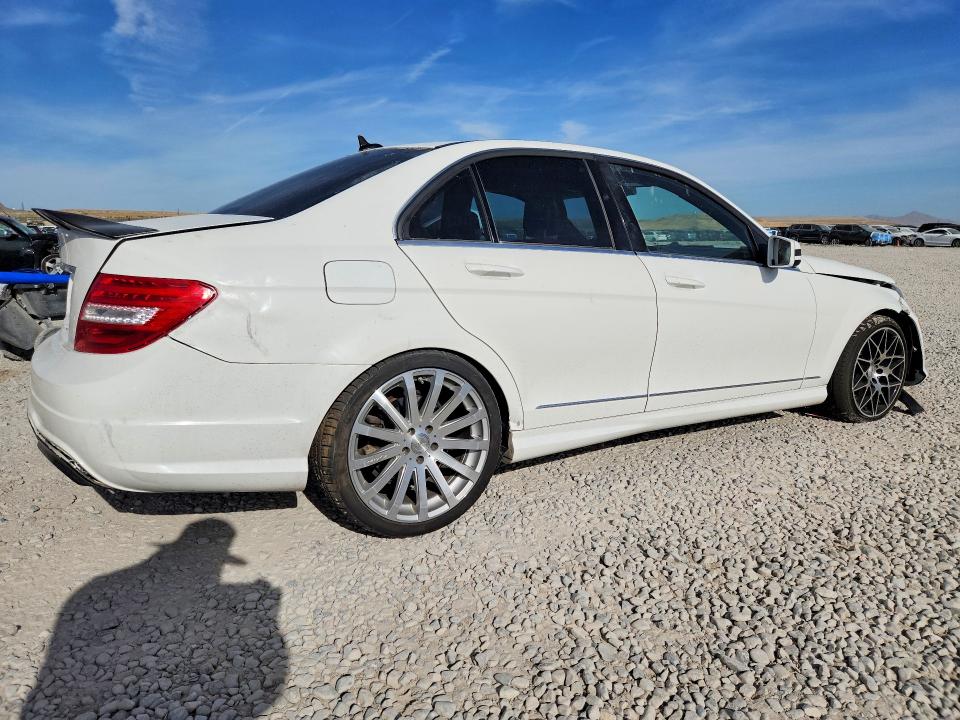 Photo 3 from auction – 2014 MERCEDES-BENZ C with VIN WDDGF8AB3EA942630