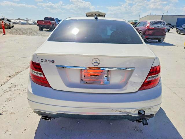 Photo 6 from auction – 2014 MERCEDES-BENZ C with VIN WDDGF5HB7EA924622