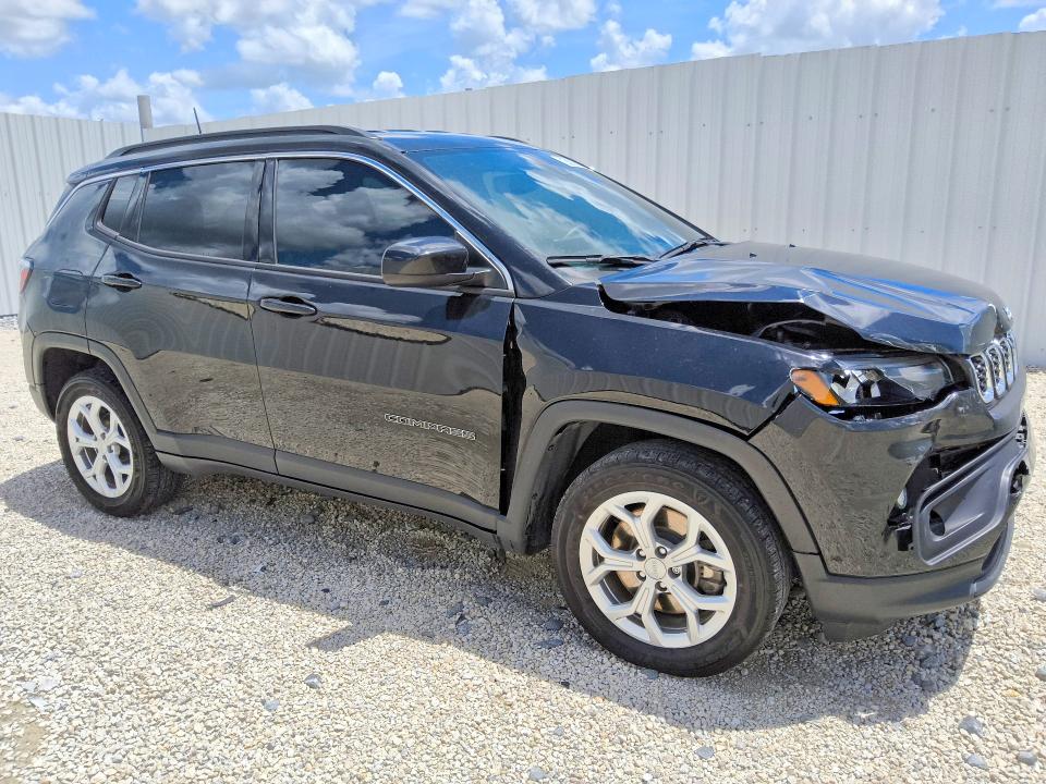 Photo 4 from auction – 2024 JEEP COMPASS with VIN 3C4NJDBN2RT163770