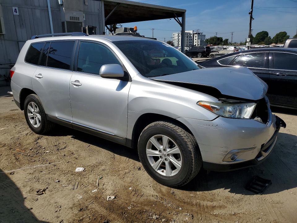 Photo 4 from auction – 2013 TOYOTA HIGHLANDER with VIN 5TDZK3EH5DS101104