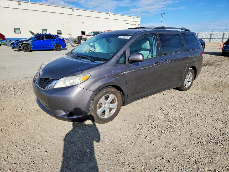 2014 TOYOTA SIENNA - Търг №65740876