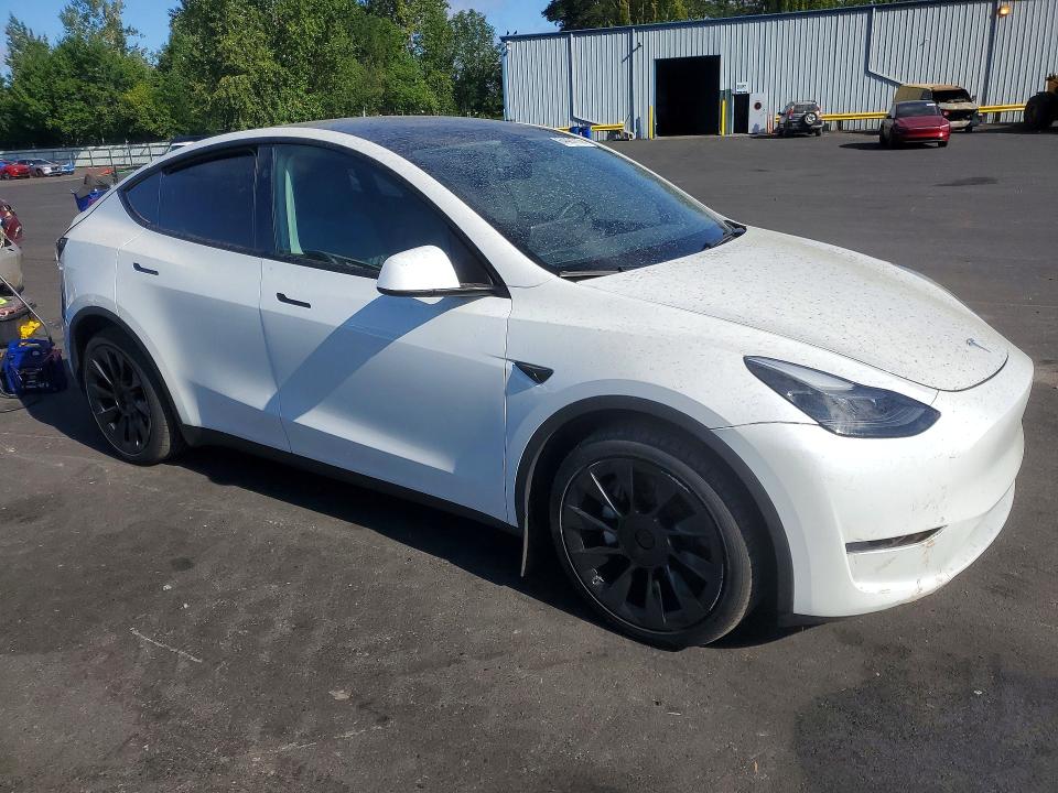 Photo 4 from auction – 2024 TESLA MODEL Y with VIN 7SAYGAEEXRF088212