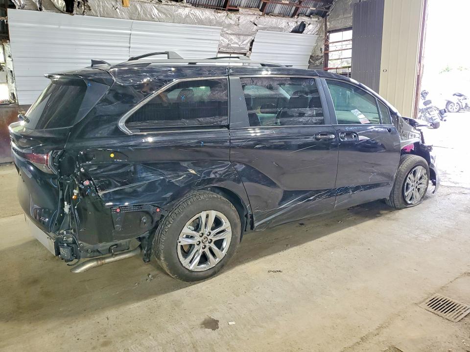 Photo 3 from auction – 2026 TOYOTA SIENNA with VIN 5TDYSKFC2TS257088