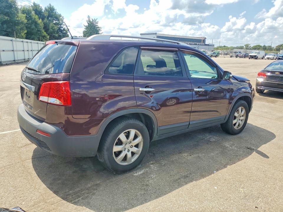 Photo 3 from auction – 2011 KIA SORENTO with VIN 5XYKT4A15BG151704