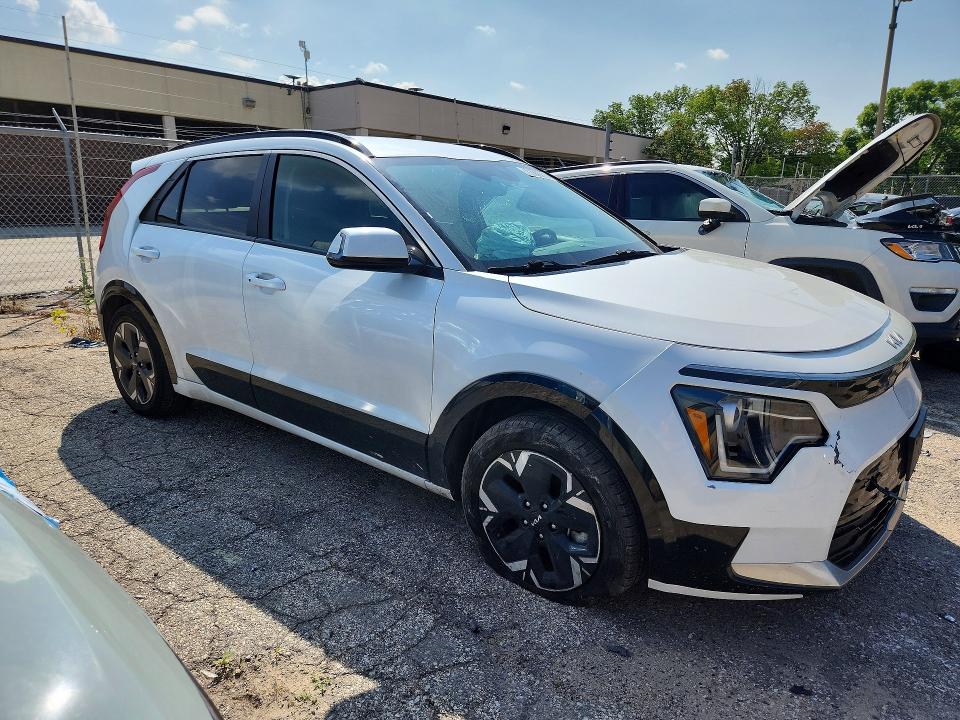Photo 4 from auction – 2023 KIA NIRO with VIN KNDCR3L19P5045248