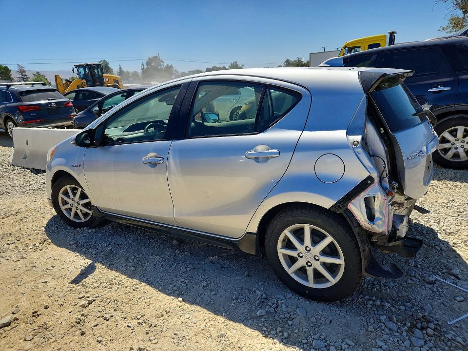 Photo 2 from auction – 2017 TOYOTA PRIUS C with VIN JTDKDTB31H1594660
