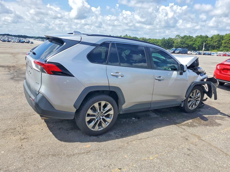 Photo 3 from auction – 2019 TOYOTA RAV4 with VIN 2T3C1RFV6KW012363