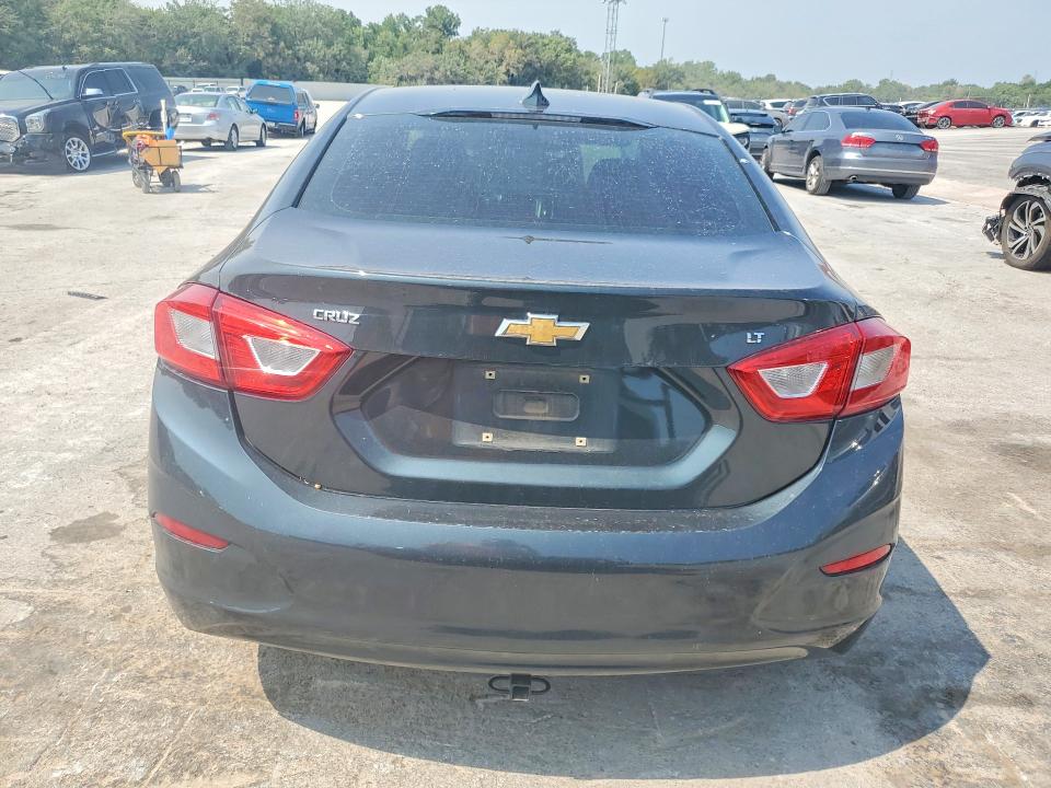 Photo 6 from auction – 2018 CHEVROLET CRUZE with VIN 1G1BE5SM7J7176181