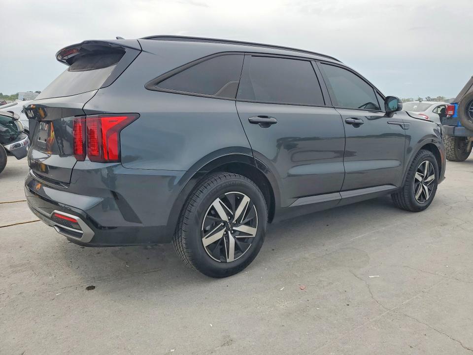 Photo 3 from auction – 2023 KIA SORENTO with VIN 5XYRL4LC2PG249433