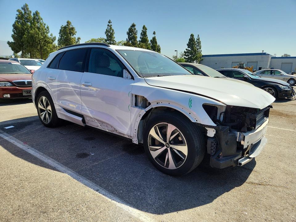 Zdjęcie 4 z aukcji – 2024 AUDI Q8 E-TRON z VIN WA14AAGE8RB027657