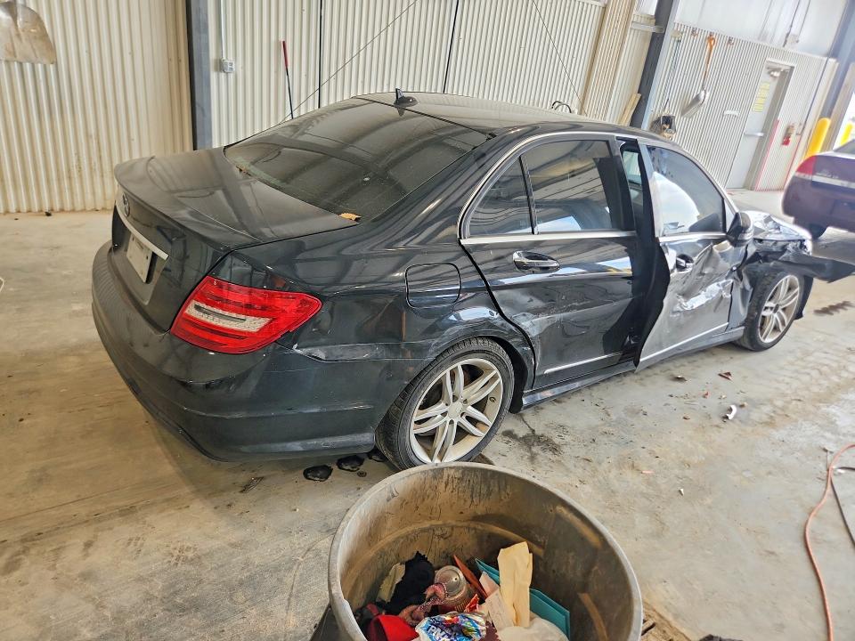 Photo 3 from auction – 2014 MERCEDES-BENZ C with VIN WDDGF4HB9EA962640