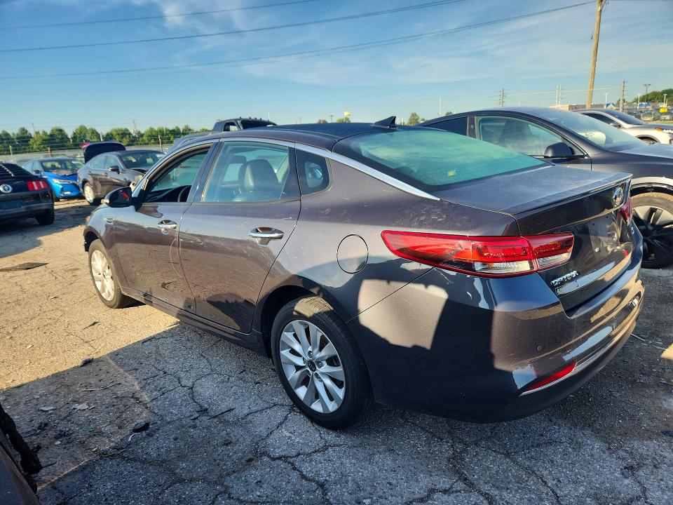 Photo 2 from auction – 2018 KIA OPTIMA with VIN 5XXGT4L32JG241609