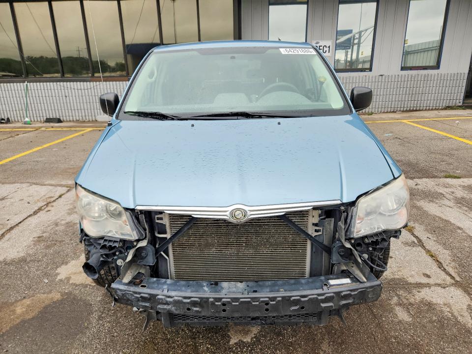 Photo 5 from auction – 2010 CHRYSLER TOWN & COUNTRY with VIN 2A4RR2D14AR431339