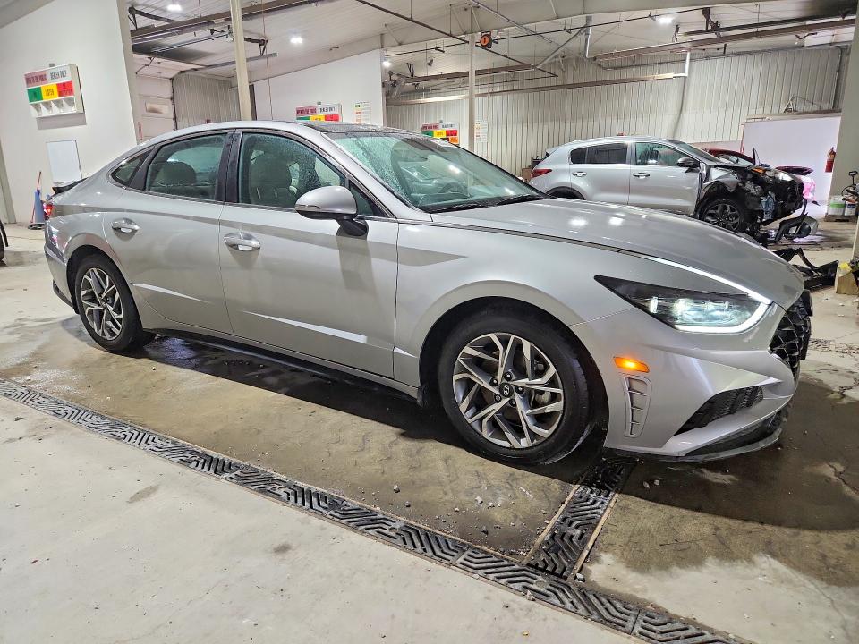 Снимка 4 от търг – 2023 HYUNDAI SONATA с VIN KMHL14JAXPA332617